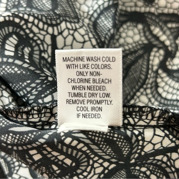 Croft & Barrow Women's Shirt Blouse Sleeveless Black & White Floral Size XL - Picture 5 of 8